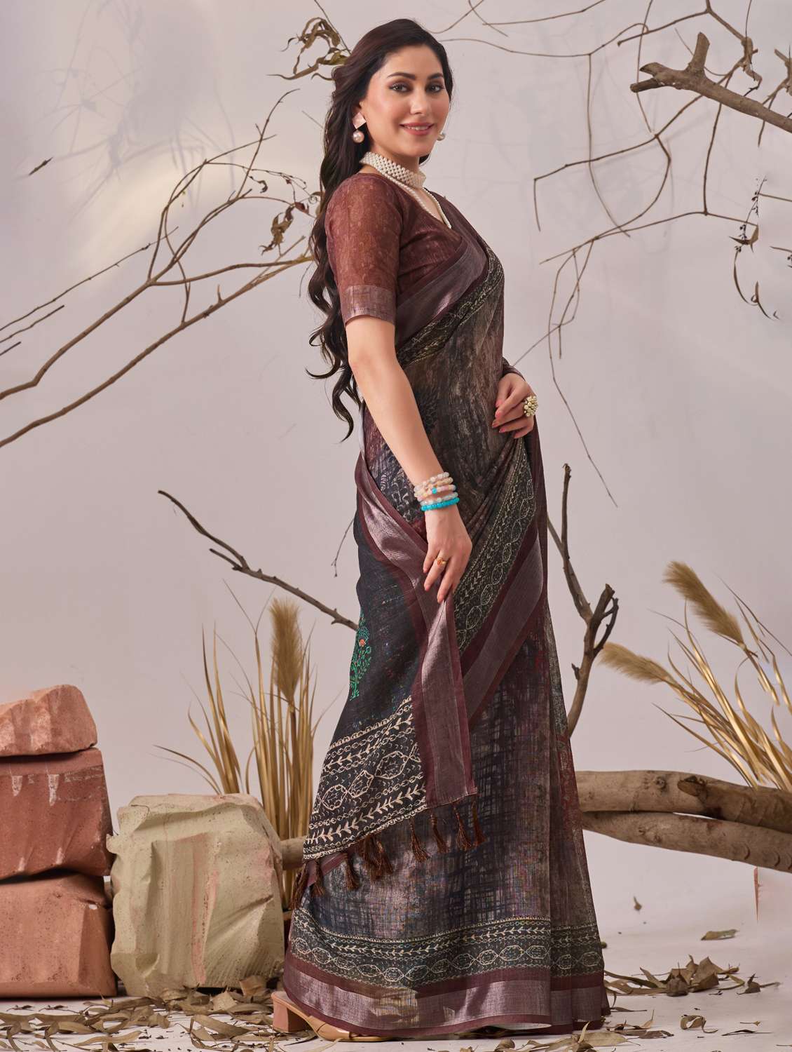 women printed handloom saree with blouse - 22388796 -  Standard Image - 3