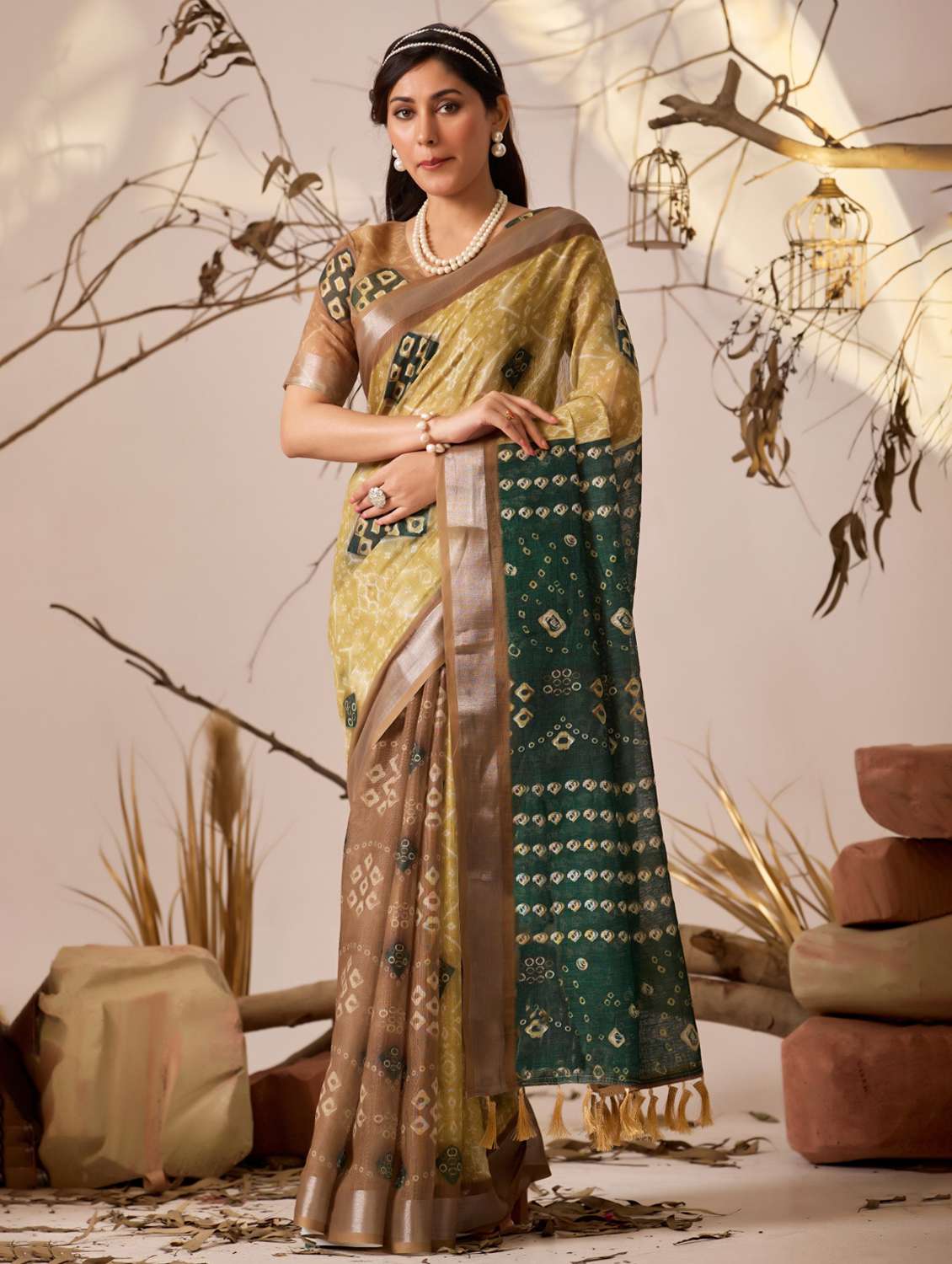 women printed casual wear saree with blouse - 22388819 -  Standard Image - 3