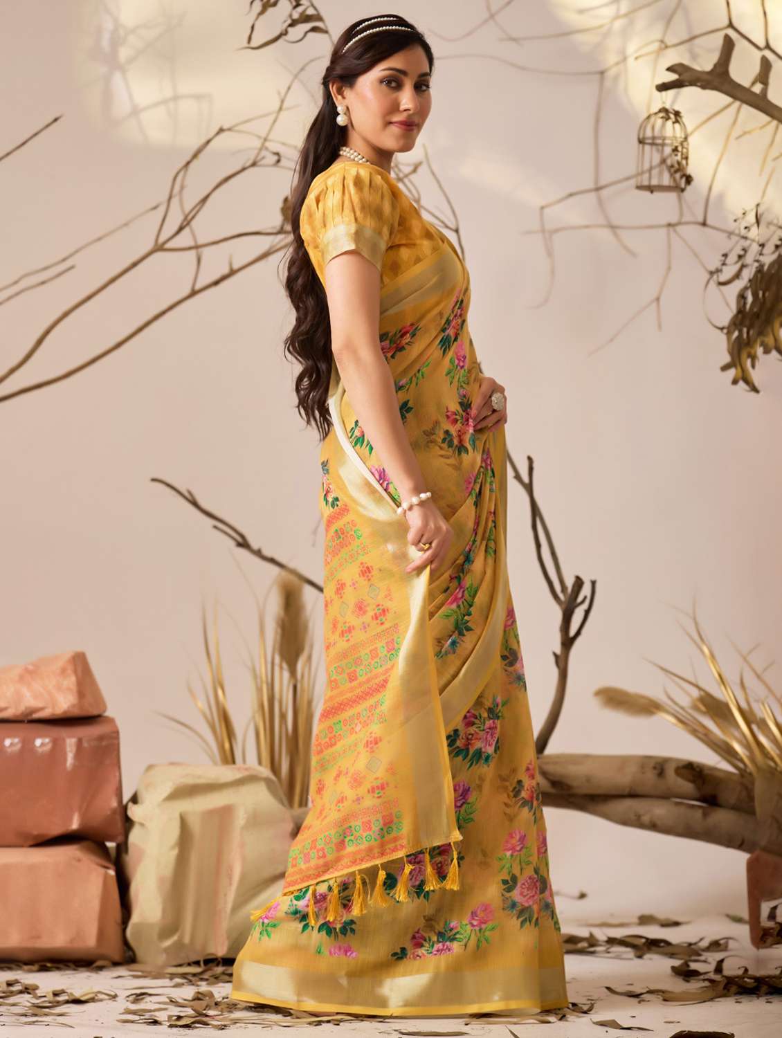 women printed casual wear saree with blouse - 22388820 -  Standard Image - 3