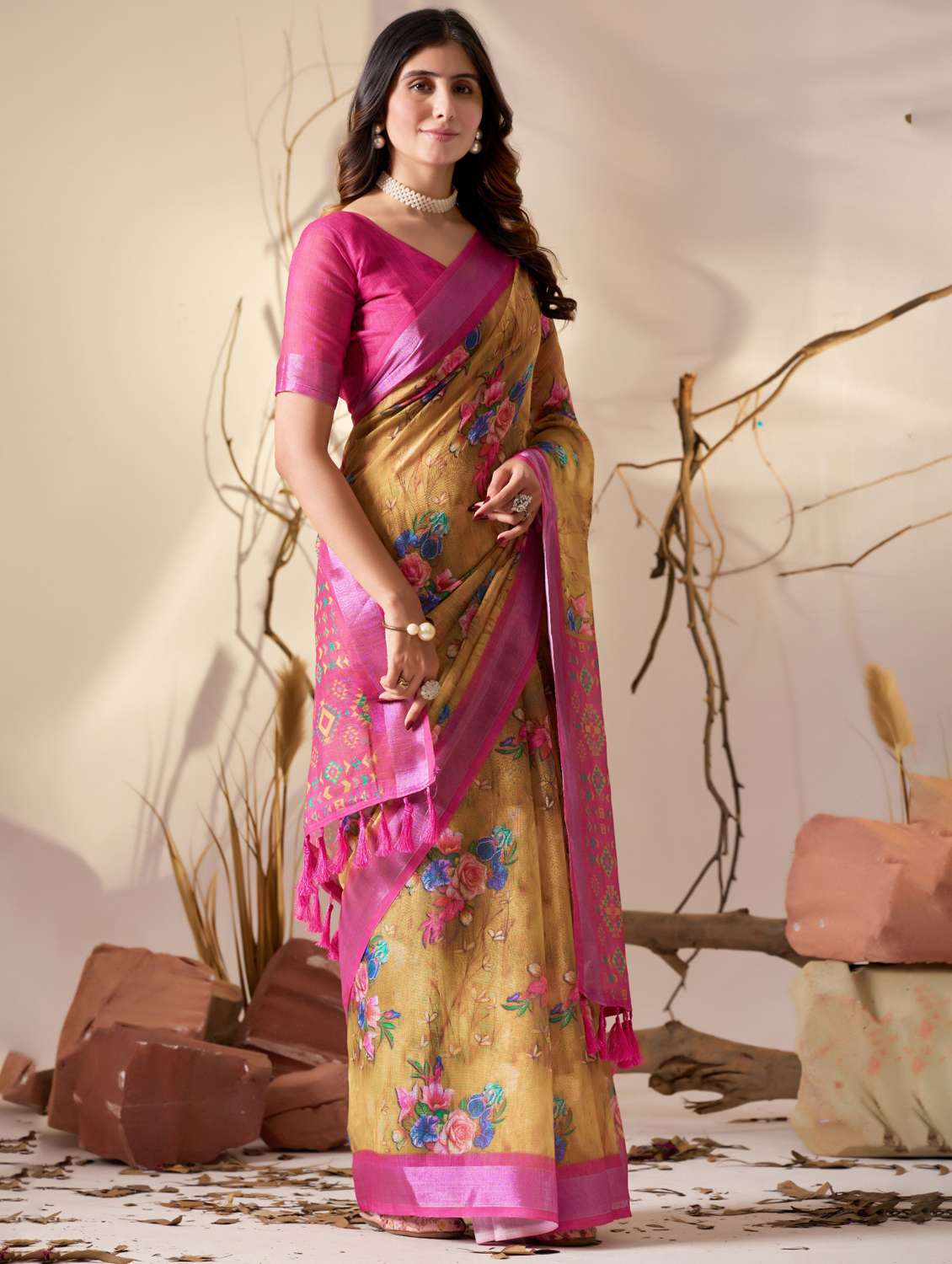 women printed casual wear saree with blouse - 22388822 -  Standard Image - 3
