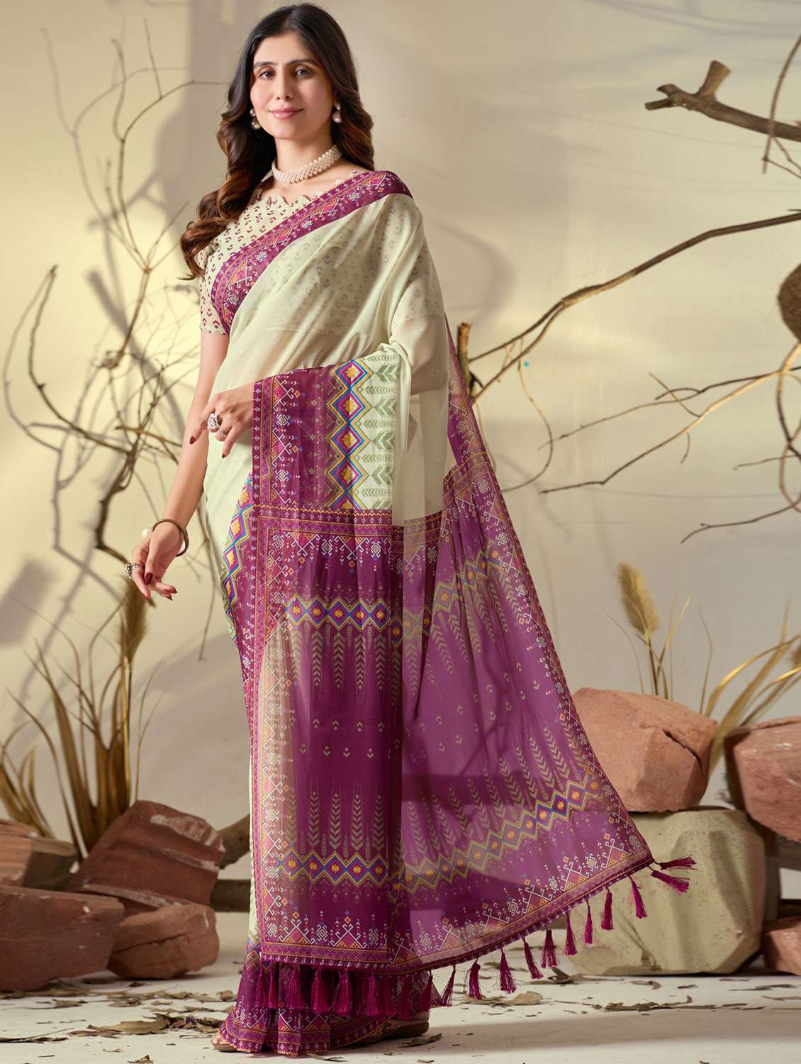 women printed casual wear saree with blouse - 22388834 -  Standard Image - 3