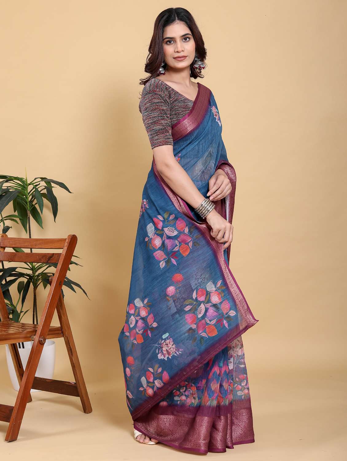 women printed casual wear saree with blouse - 22388926 -  Standard Image - 3