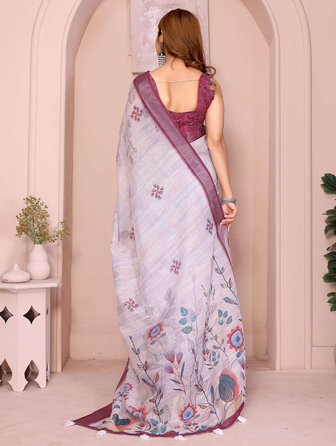 women printed casual wear saree with blouse - 22388933 -  Standard Image - 3
