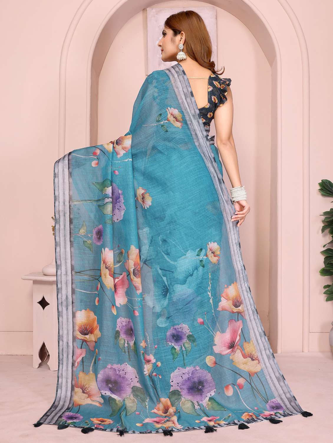 women printed casual wear saree with blouse - 22388936 -  Standard Image - 3