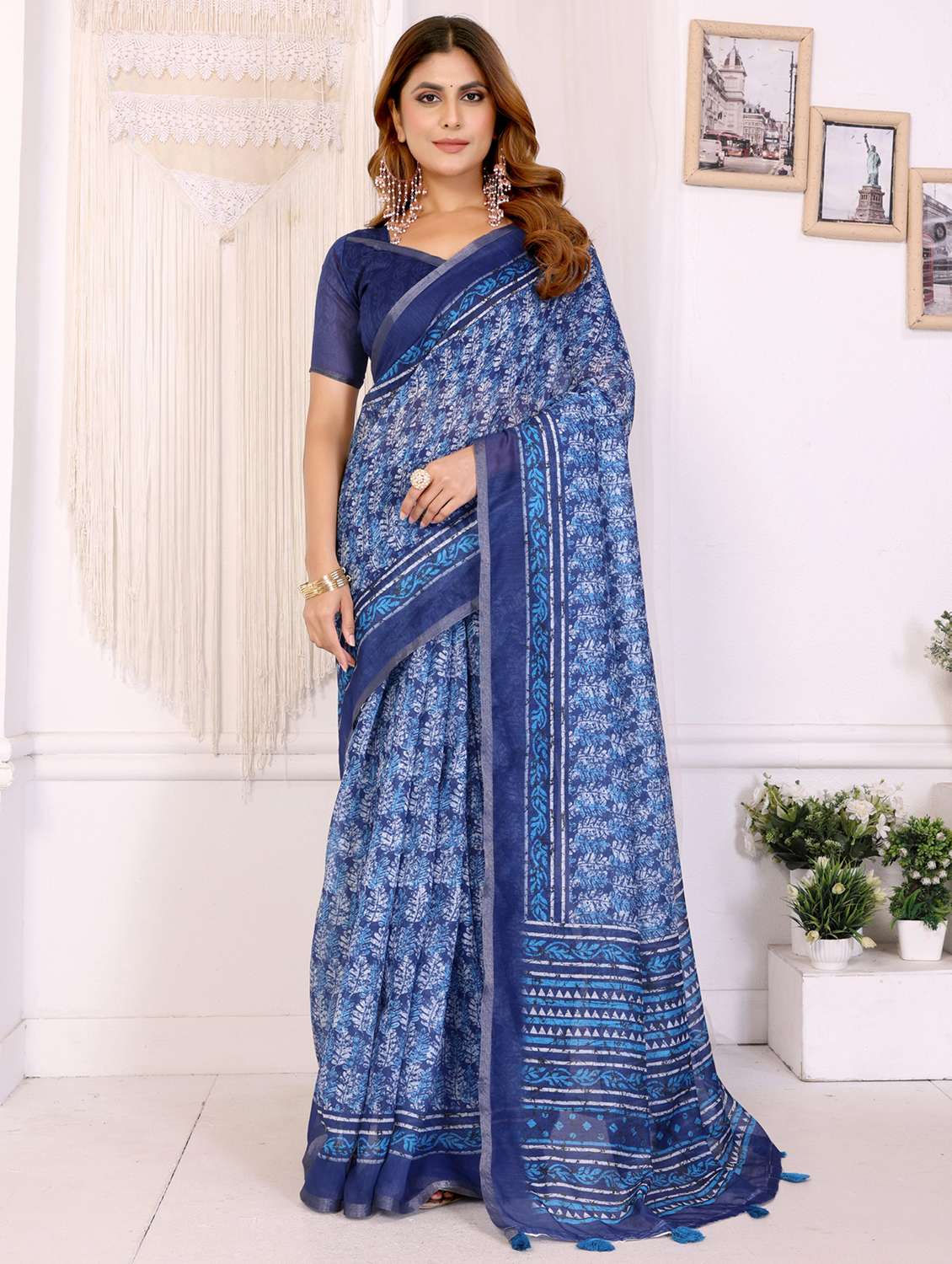 women printed casual wear saree with blouse