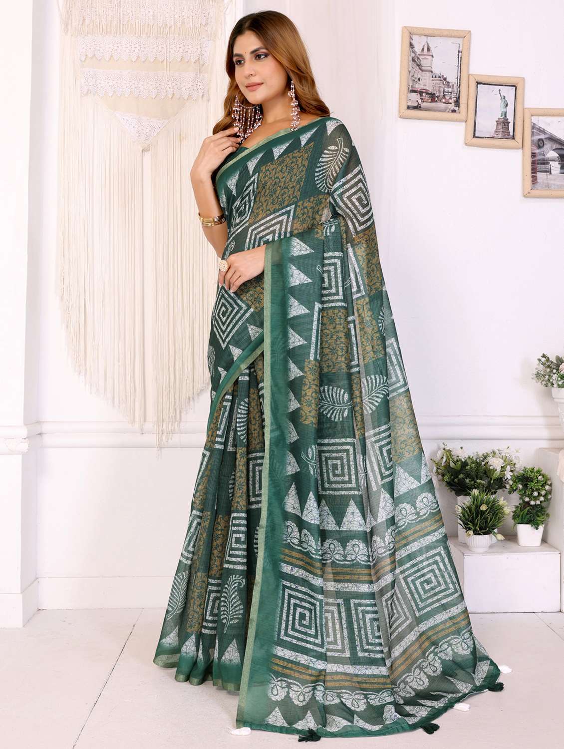 women printed casual wear saree with blouse - 22388964 -  Standard Image - 3