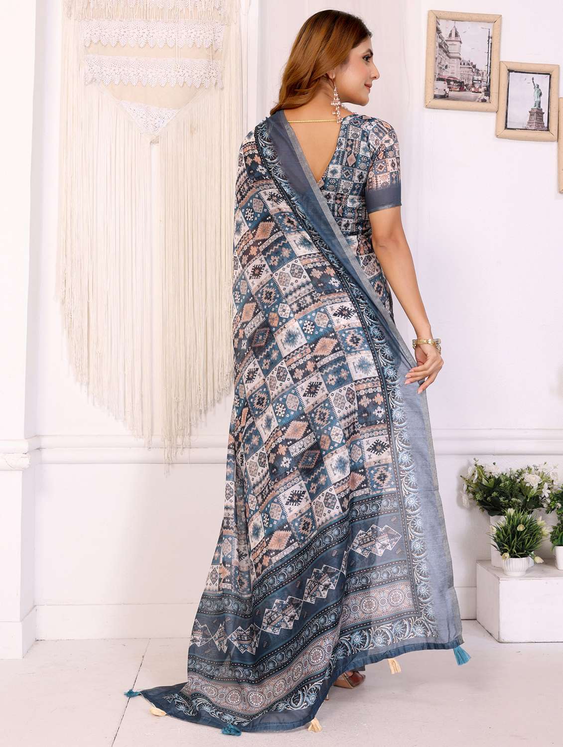 women printed casual wear saree with blouse - 22388965 -  Standard Image - 3