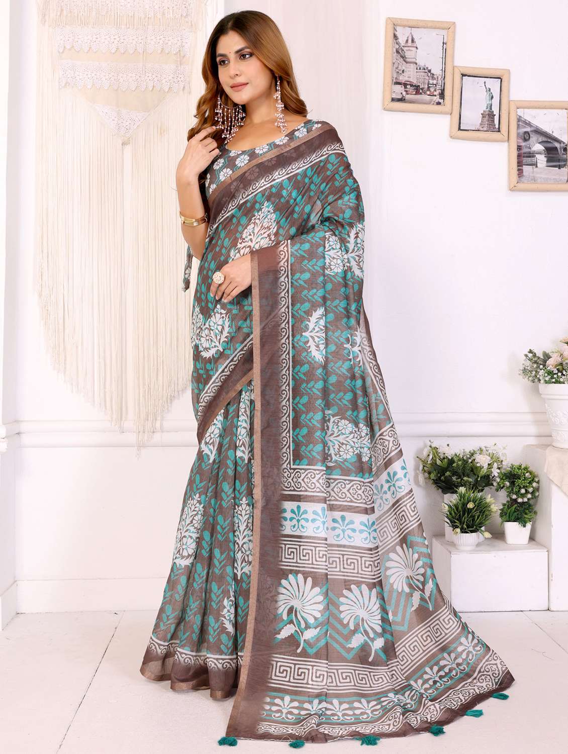 women printed casual wear saree with blouse