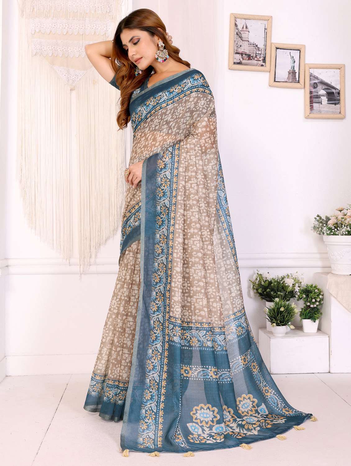 women printed casual wear saree with blouse - 22388967 -  Standard Image - 3