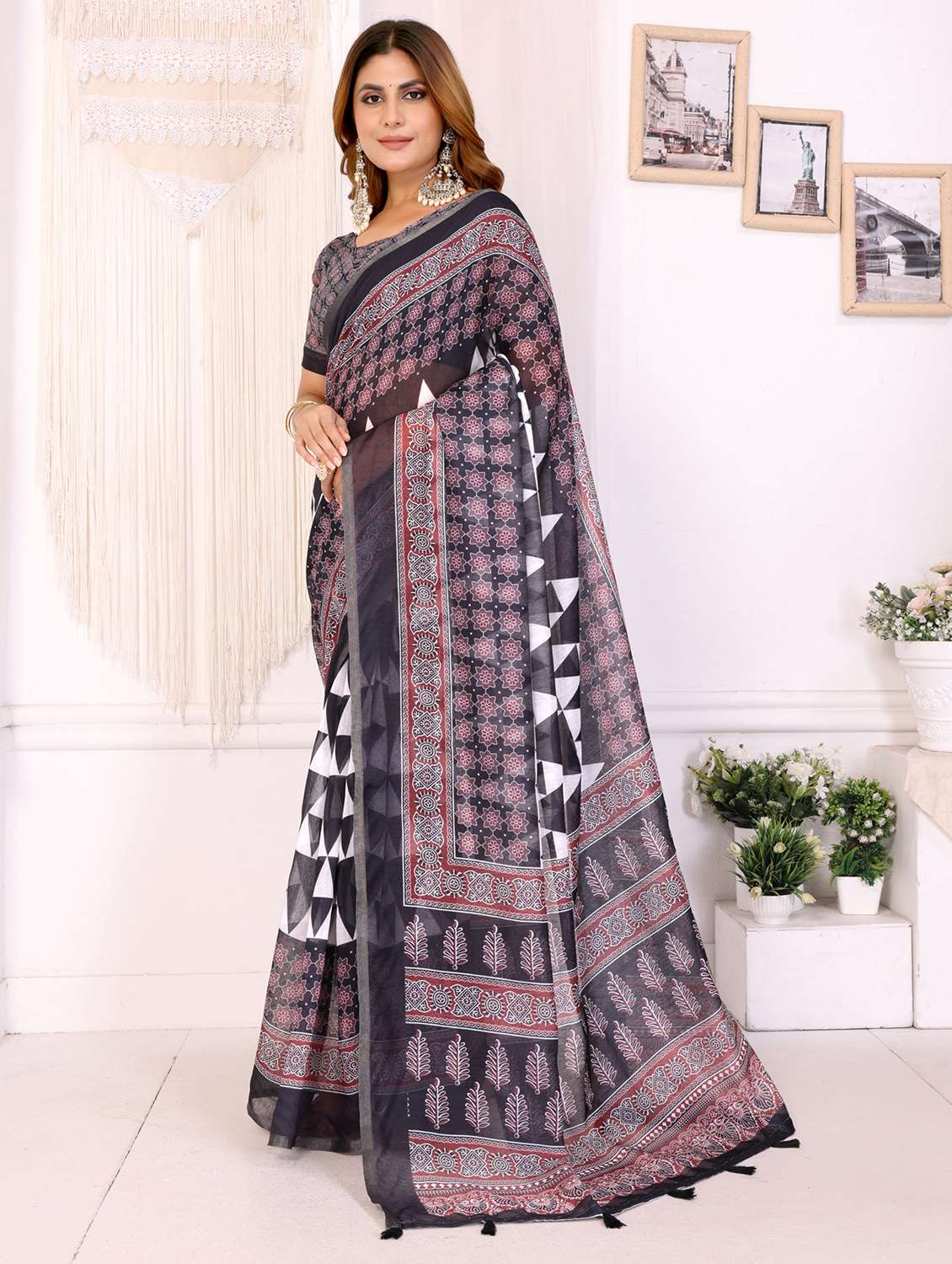 women printed casual wear saree with blouse - 22388968 -  Standard Image - 3