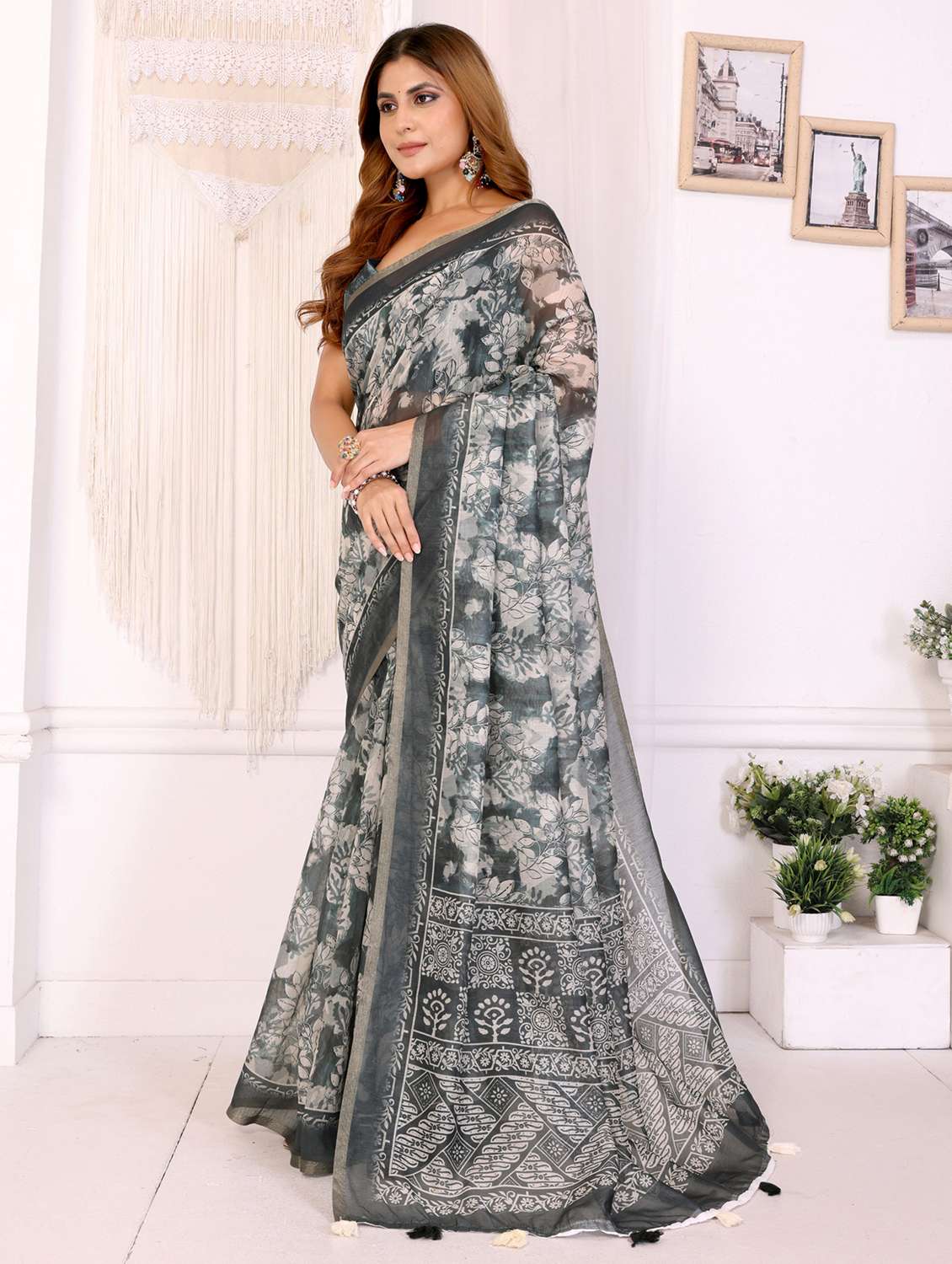 women printed casual wear saree with blouse - 22388970 -  Standard Image - 3