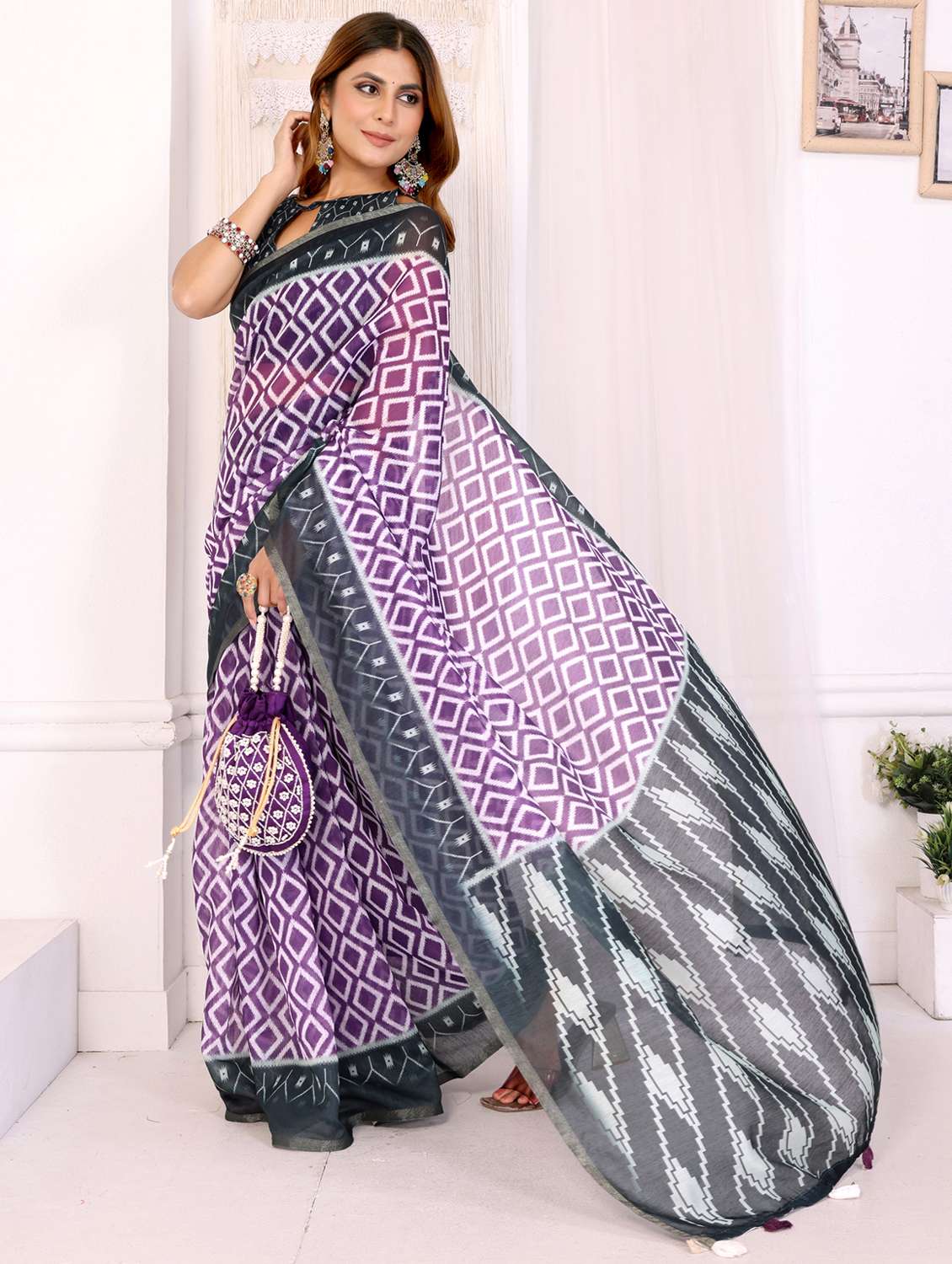 women printed casual wear saree with blouse - 22388975 -  Standard Image - 3