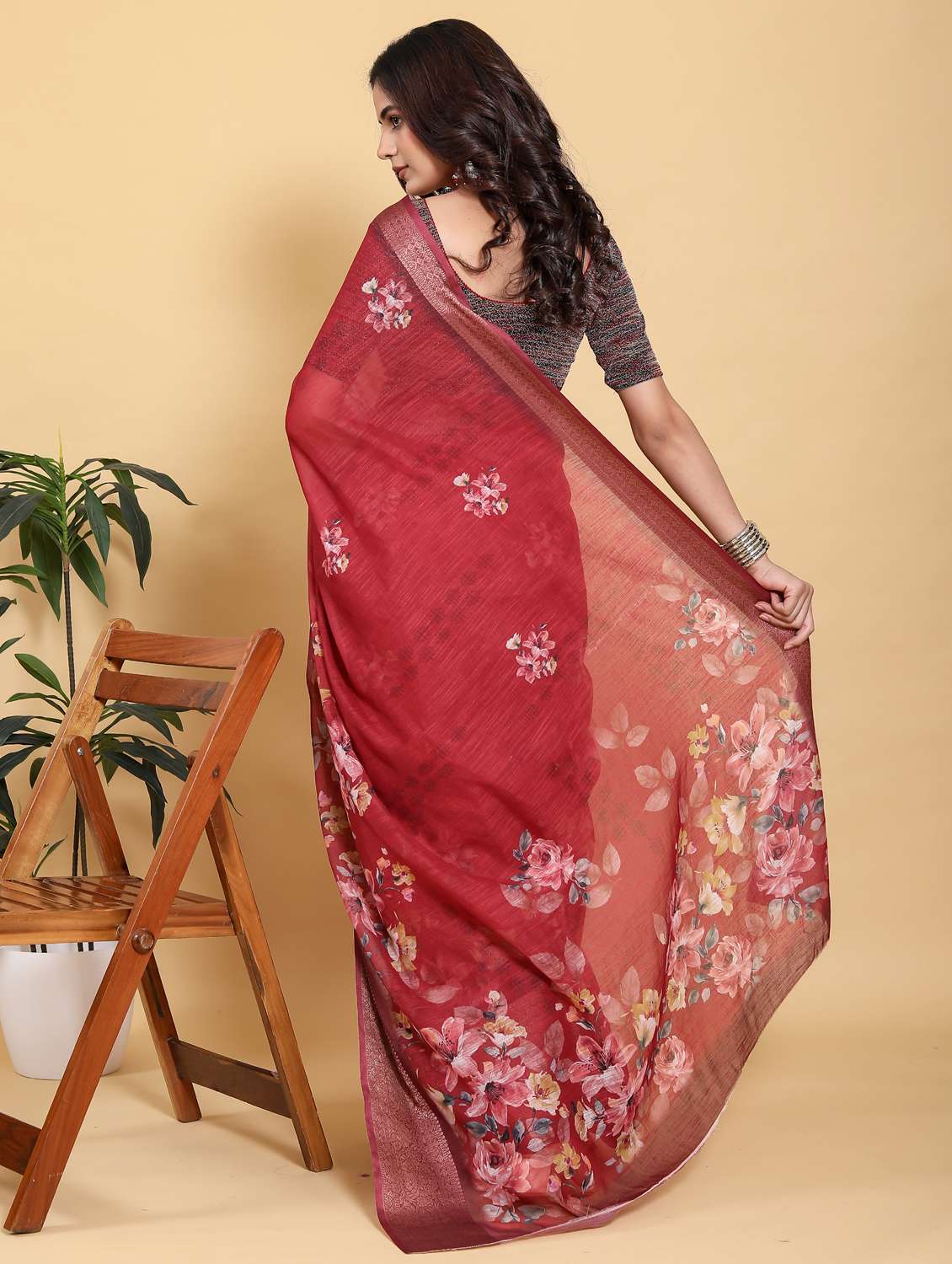 women printed casual wear saree with blouse - 22389010 -  Standard Image - 3