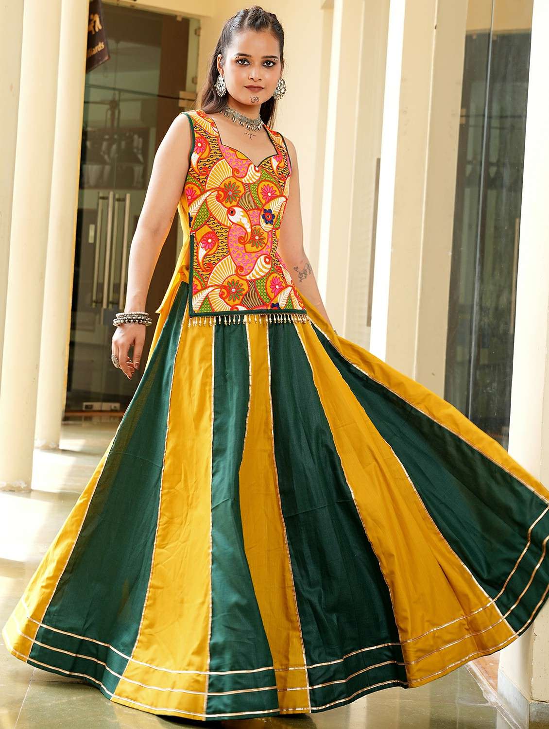 women color block flared semi-stitched lehenga - 22389709 -  Standard Image - 3