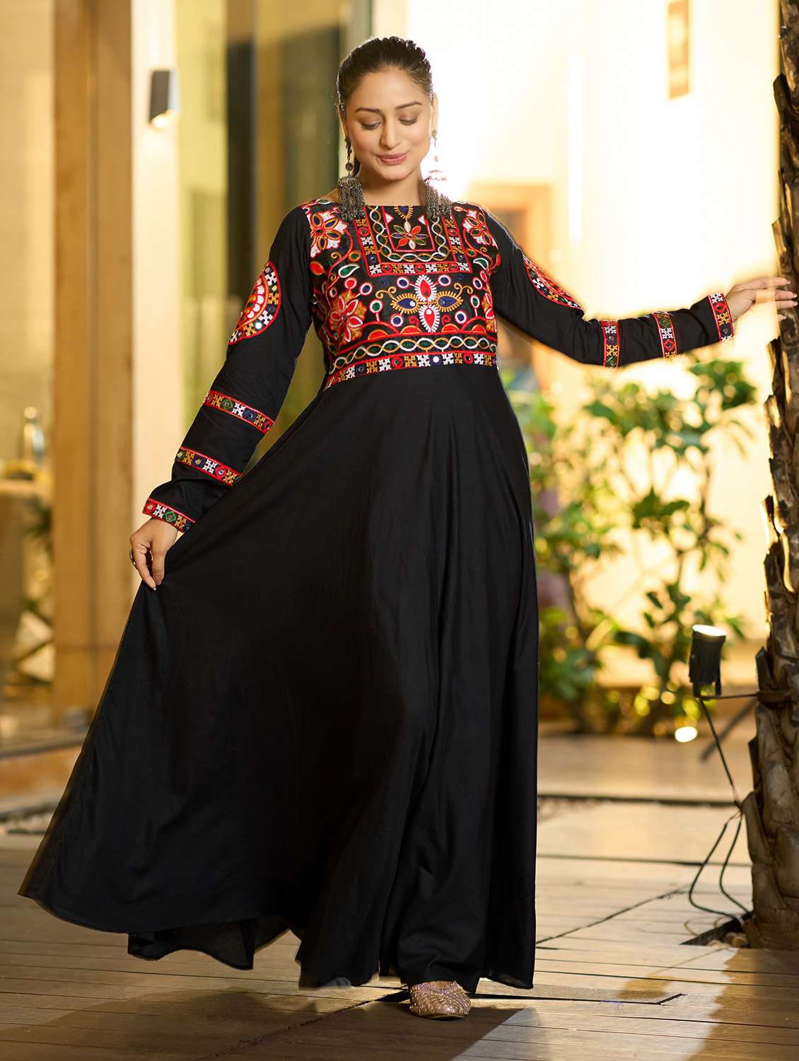 women solid with work long sleeve flared kurta