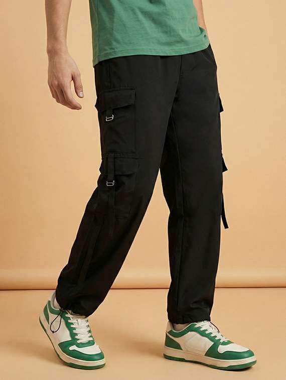 men solid high rise regular fit cargo