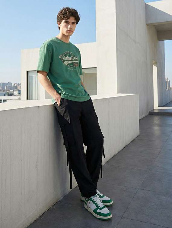 men solid high rise regular fit cargo - 22390387 -  Standard Image - 3