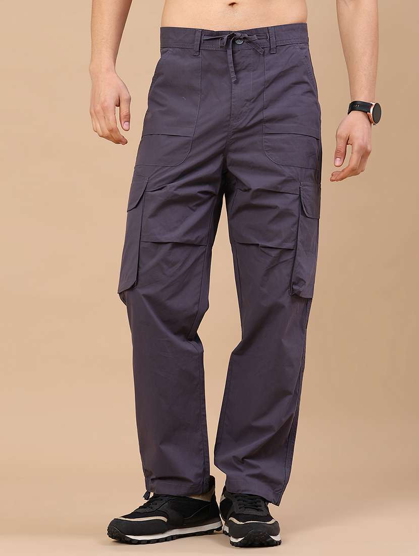 men solid mid rise casual cargo pant