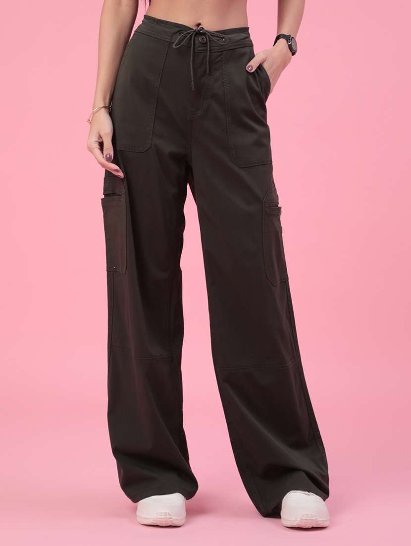 women solid mid rise cargo pant