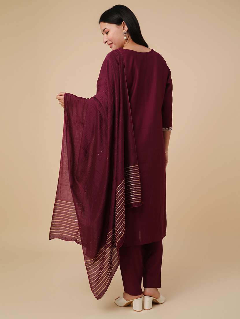 maroon cotton kurta dupatta  set - 22391575 -  Standard Image - 3
