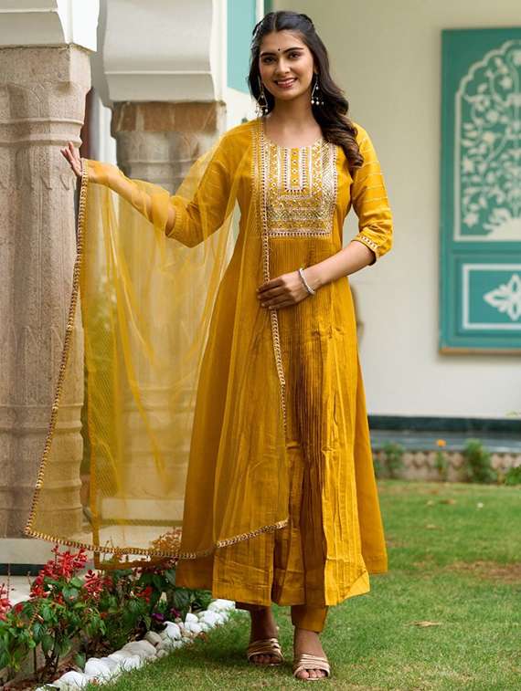 women solid with work three quarter sleeve kurta pant with dupatta set