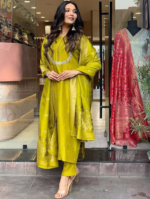 women solid with work three quarter sleeve kurta pant with dupatta set