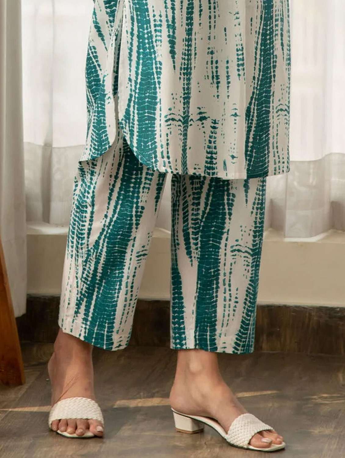 women printed three quarter sleeve kurta pant set - 22393234 -  Standard Image - 3