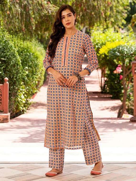 women printed three quarter sleeve kurta pant set