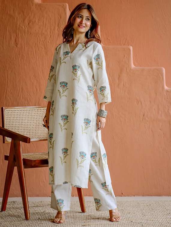 women floral three quarter sleeve kurta pant set