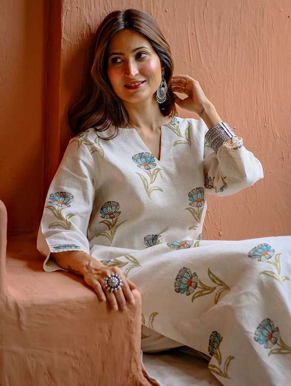 women floral three quarter sleeve kurta pant set - 22393290 -  Standard Image - 3