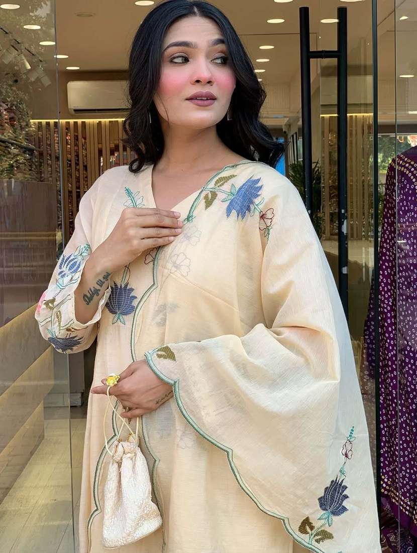 women self design three quarter sleeve kurta pant with dupatta set - 22393325 -  Standard Image - 3