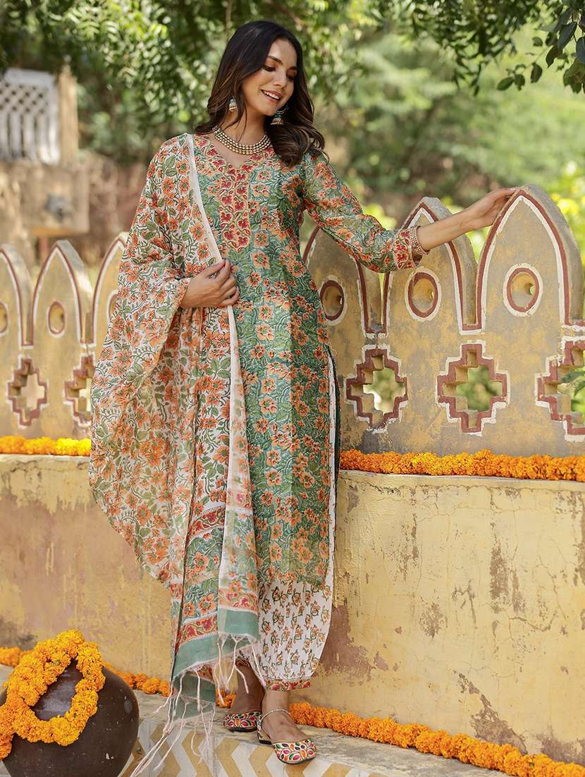 women floral three quarter sleeve kurta salwar with dupatta