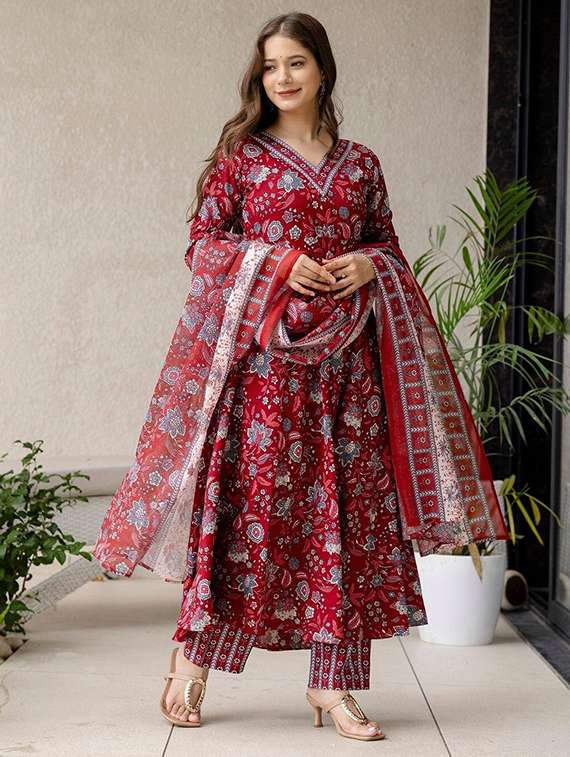 women floral three quarter sleeve kurta pant with dupatta set