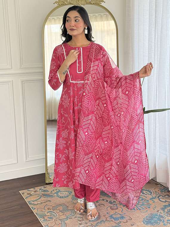 women floral three quarter sleeve kurta pant with dupatta set