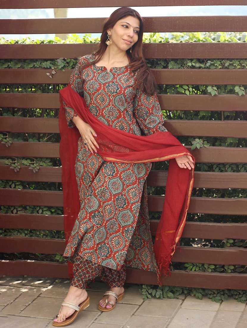 women printed three quarter sleeve kurta pant with dupatta set