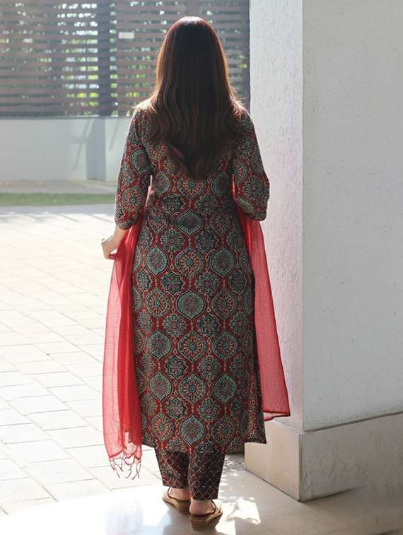 women printed three quarter sleeve kurta pant with dupatta set - 22393553 -  Standard Image - 3