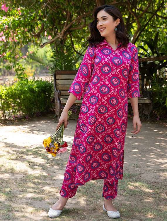 women printed three quarter sleeve kurta pant set
