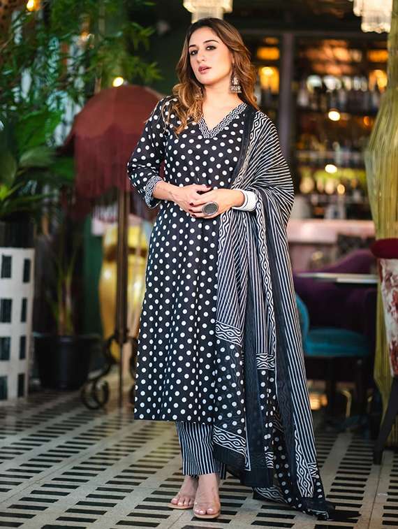women printed three quarter sleeve kurta pant with dupatta set