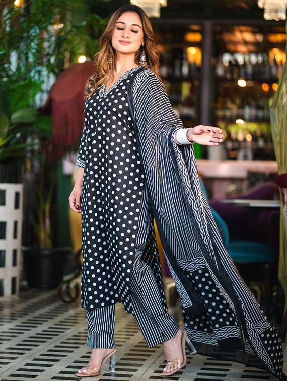 women printed three quarter sleeve kurta pant with dupatta set - 22393576 -  Standard Image - 3