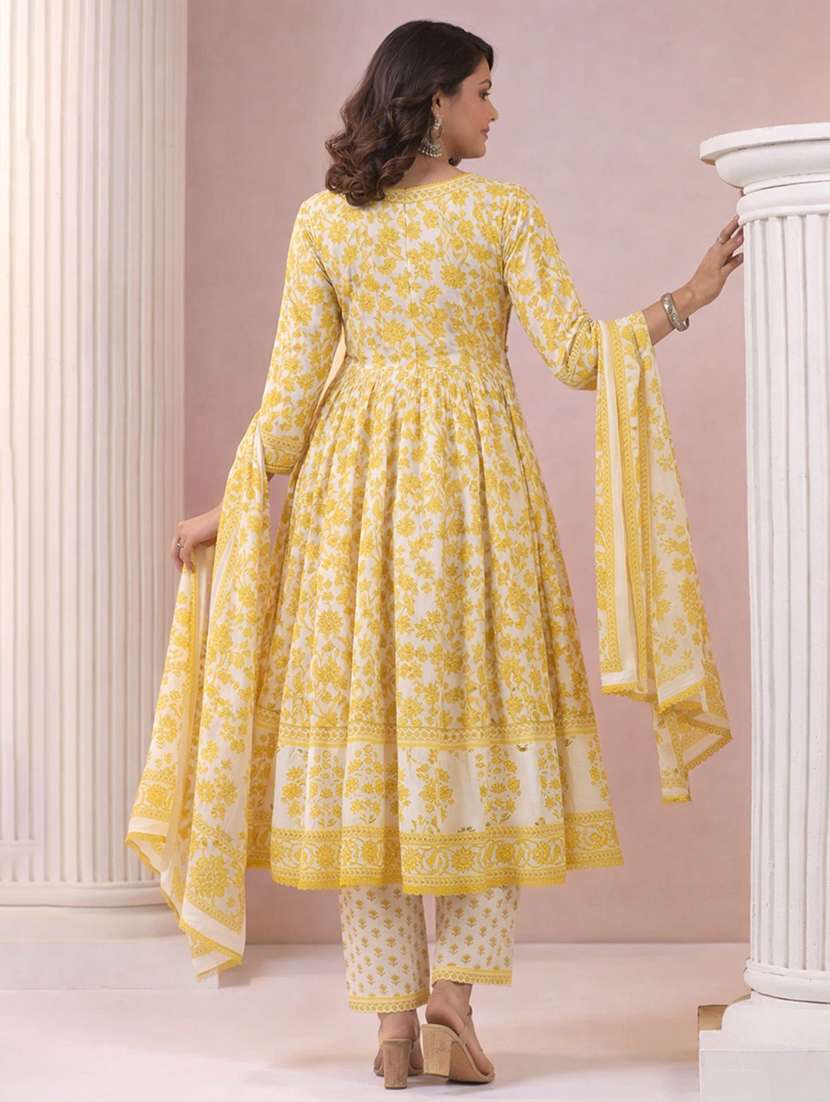 women floral three quarter sleeve kurta pant with dupatta set - 22393609 -  Standard Image - 3