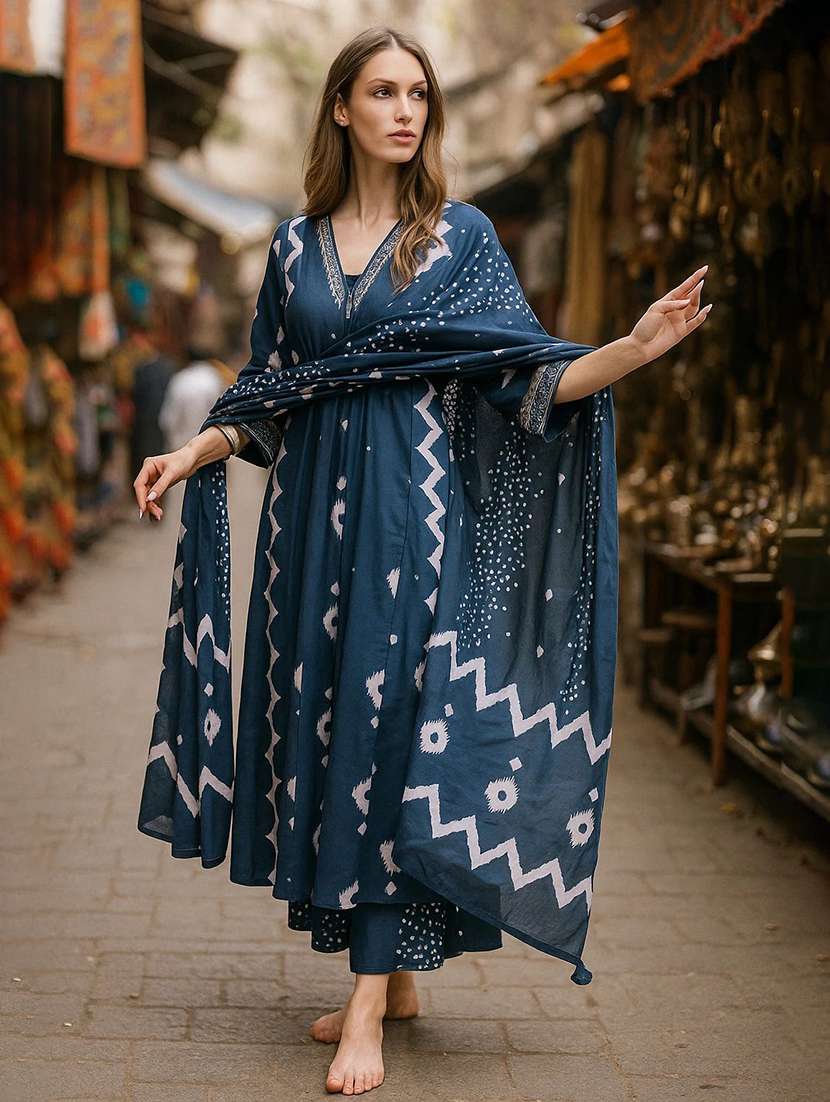 women printed three quarter sleeve kurta pant with dupatta set