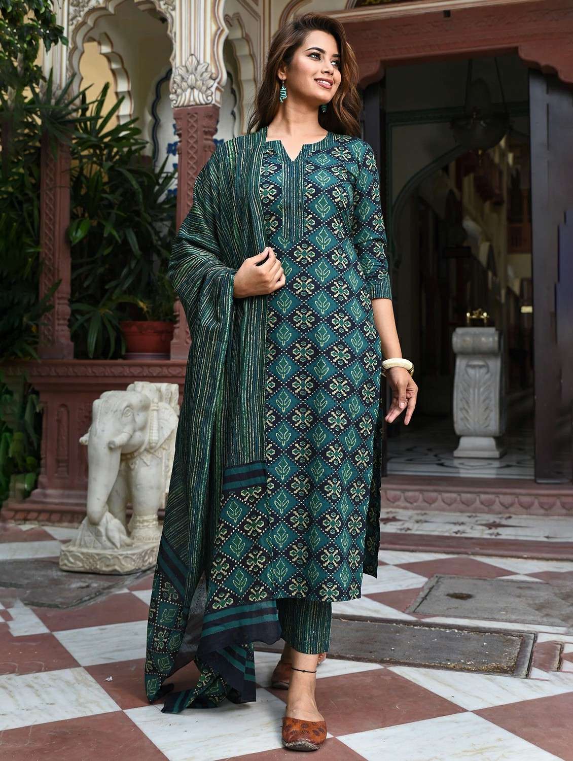 women printed three quarter sleeve kurta pant with dupatta set