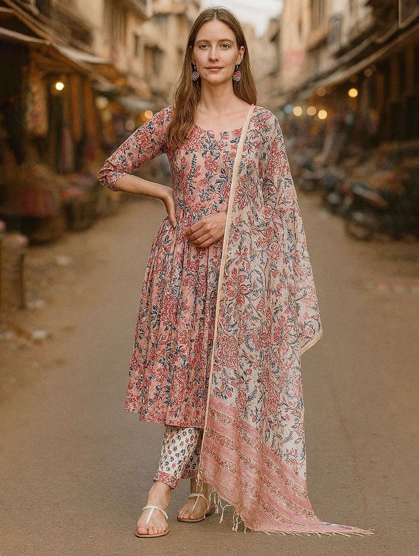 women floral three quarter sleeve kurta pant with dupatta set - 22393747 -  Standard Image - 3