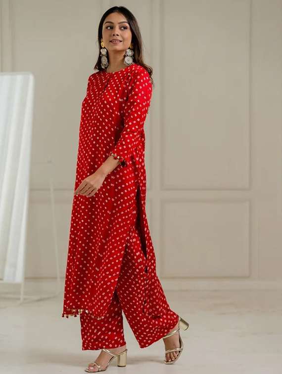 women printed three quarter sleeve kurta palazzo set