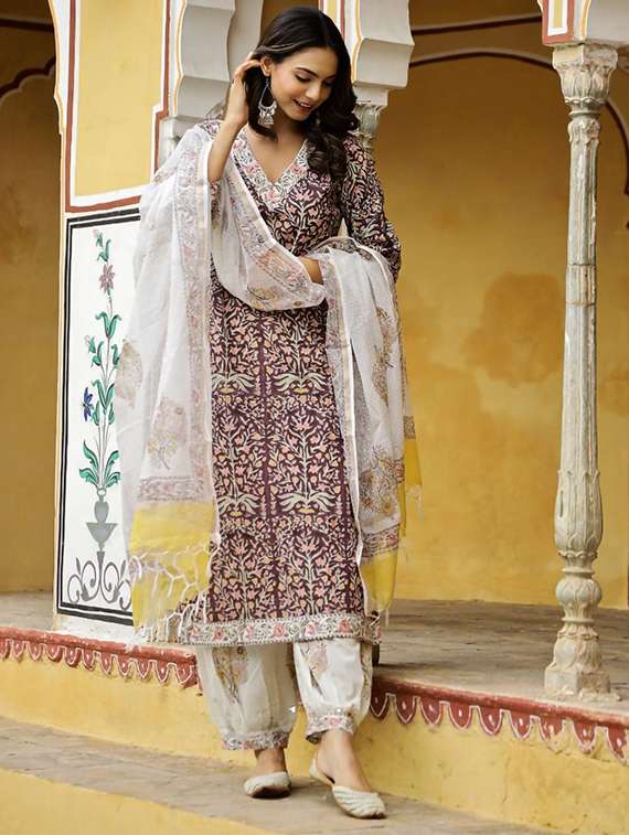 women printed three quarter sleeve kurta salwar with dupatta set