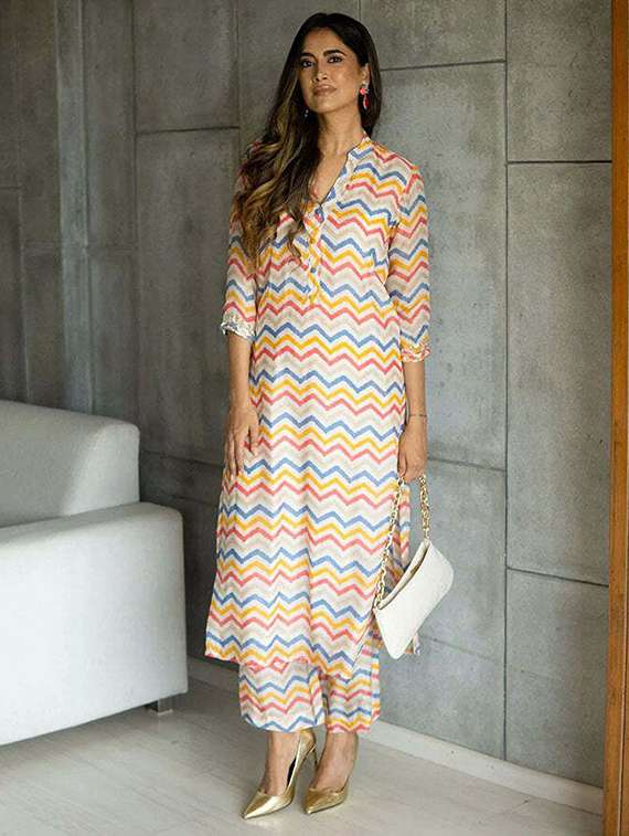 women printed three quarter sleeve kurta pant set