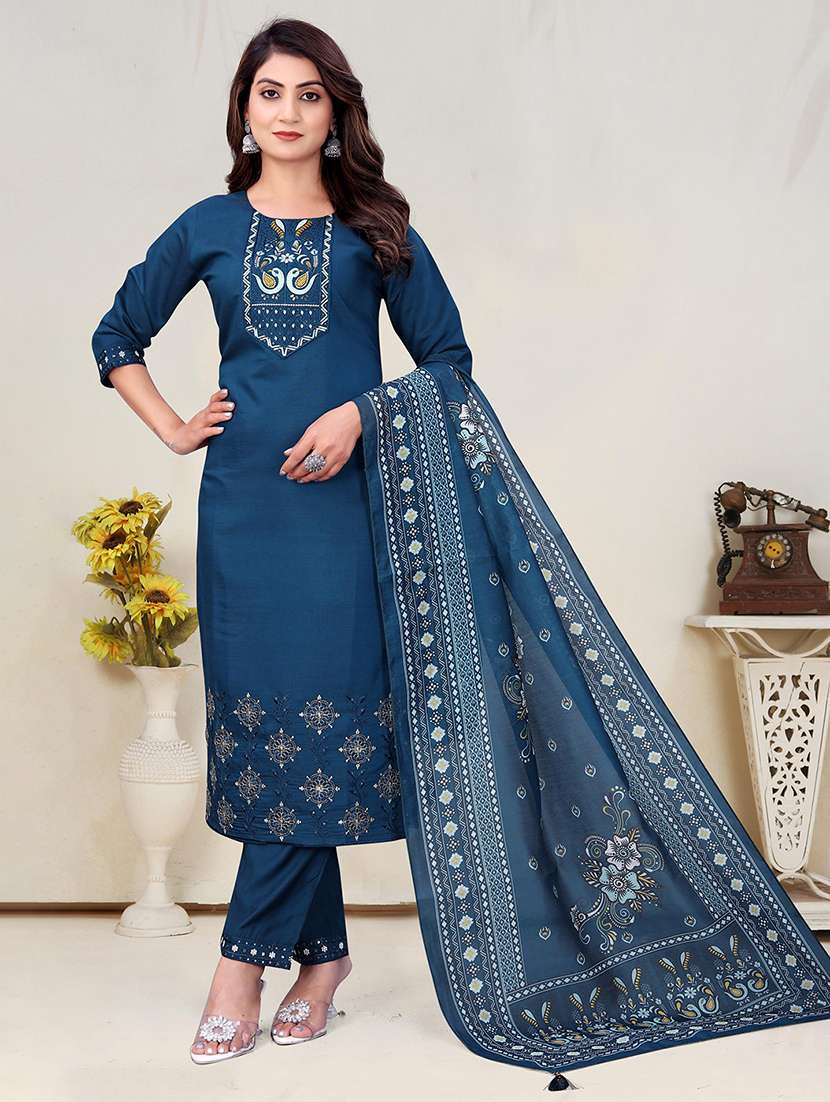 women solid with work three quarter sleeve kurta pant with dupatta set