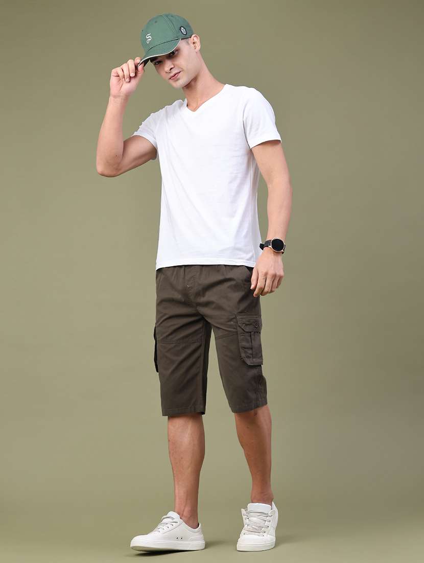Men Solid Mid Rise Regular Fit Three - Fourth Shorts - 22394686 -  Standard Image - 5