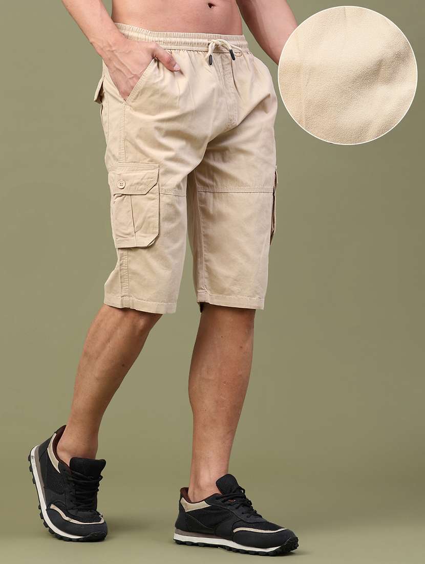 Men Solid Mid Rise Regular Fit Three - Fourth Shorts - 22394689 -  Standard Image - 3