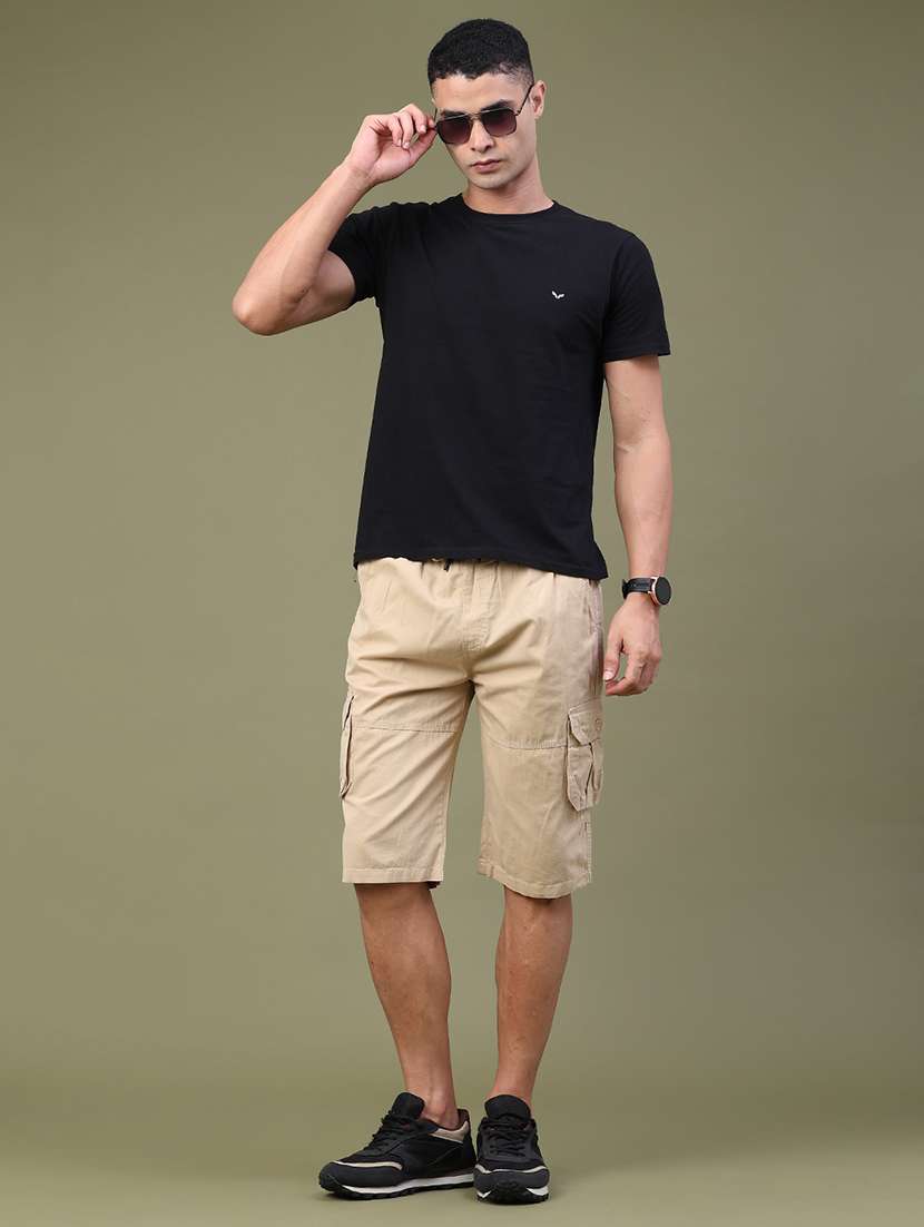 Men Solid Mid Rise Regular Fit Three - Fourth Shorts - 22394689 -  Standard Image - 5